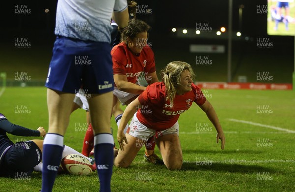020218 - Wales Women v Scotland Women - Natwest 6 Nations - Hannah Bluck of Wales celebrates scoring a try