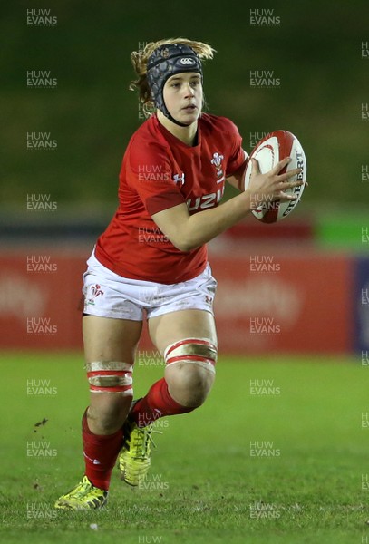 020218 - Wales U20s v Scotland U20s - Natwest 6 Nations - Beth Lewis of Wales