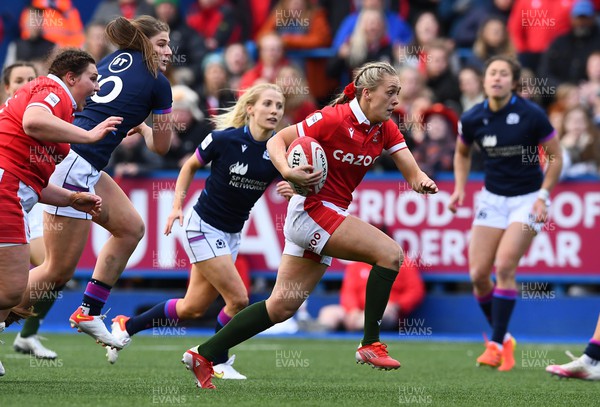 020422 - Wales Women v Scotland Women - TikTok Women’s Six Nations - Hannah Jones of Wales gets clear