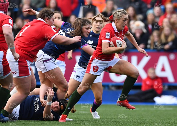 020422 - Wales Women v Scotland Women - TikTok Women’s Six Nations - Hannah Jones of Wales gets clear