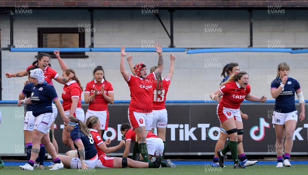 020422 - Wales Women v Scotland Women - TikTok Women’s Six Nations - Wales players celebrate at the end of the game