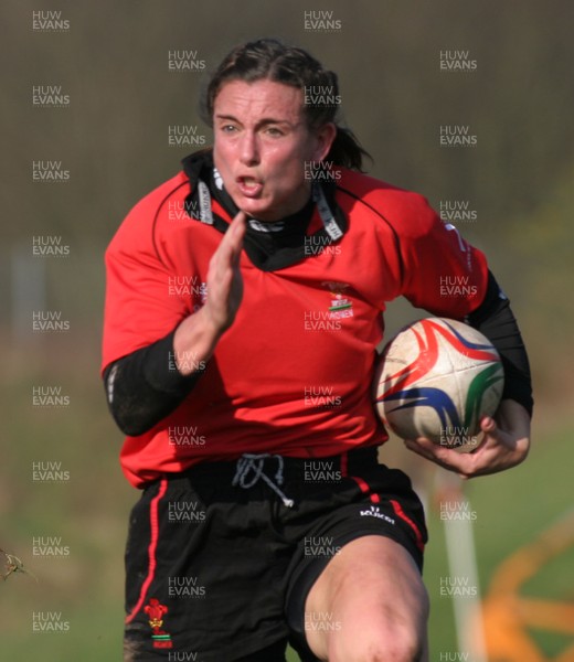 02.02.08 The Women's 6 Nations. Wales vs. Scotland. Taff Well RFC. Cardiff, Wales.  Louise Rickard races aawy to score for Wales.  