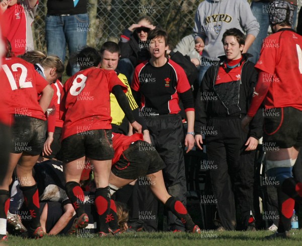 02.02.08 The Women's 6 Nations. Wales vs. Scotland. Taffs Well RFC, Cardiff, Wales. 
 
Attached coach Liza Burgees shouts instructions from the technical area. 
 
