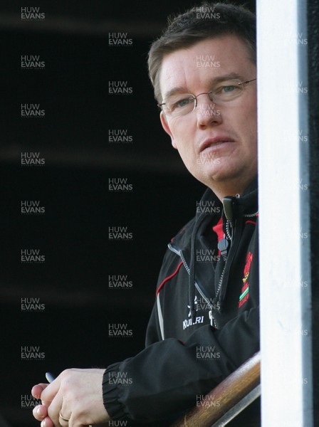 02.02.08 The Women's 6 Nations. Wales vs. Scotland. Taffs Well RFC, Cardiff, Wales. 
 
Head coach Jason Lewis look on as his side take on their Scottish counterparts at Taffs Well RFC. 
 
