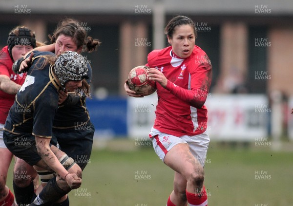 120212 Wales v Scotland - Womens 6 Nations rugby -  Wales' Naomi Thomas makes a break past Scotland's Anna Swan 