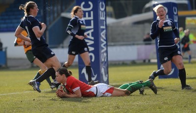 14.02.10 - Wales Women v Scotland Women- Womens Six Nations 2010 - Caryl James of Wales runs in to score try. 