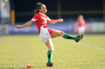 14.02.10 - Wales Women v Scotland Women- Womens Six Nations 2010 - Non Evans of Wales. 