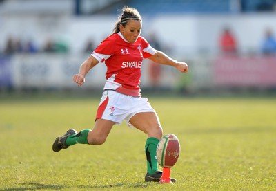 14.02.10 - Wales Women v Scotland Women- Womens Six Nations 2010 - Non Evans of Wales. 