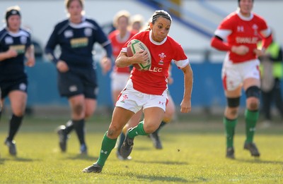 14.02.10 - Wales Women v Scotland Women- Womens Six Nations 2010 - Non Evans of Wales. 