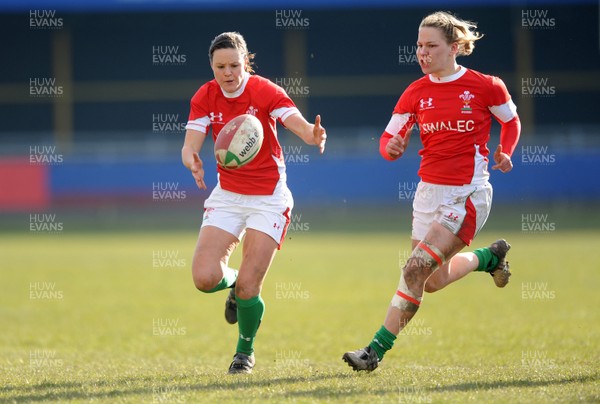 14.02.10 - Wales Women v Scotland Women- Womens Six Nations 2010 - Caryl James of Wales runs in to score try. 