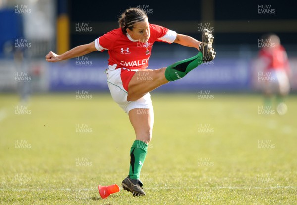 14.02.10 - Wales Women v Scotland Women- Womens Six Nations 2010 - Non Evans of Wales. 