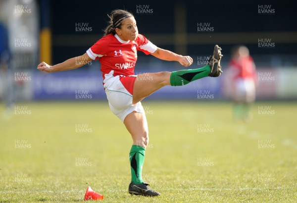 14.02.10 - Wales Women v Scotland Women- Womens Six Nations 2010 - Non Evans of Wales. 