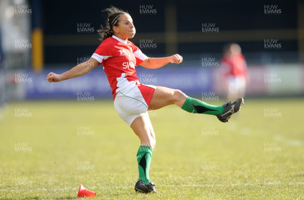 14.02.10 - Wales Women v Scotland Women- Womens Six Nations 2010 - Non Evans of Wales. 