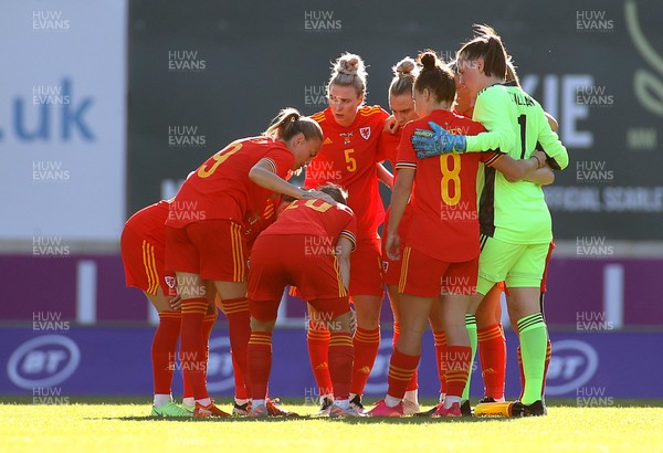 150621 - Wales Women v Scotland Women - International Friendly - Rhiannon Roberts of Wales in the team huddle