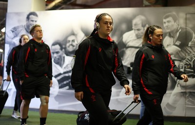 131121 - Wales Women v South Africa Women - Autumn Internationals - Ffion Lewis of Wales arrives