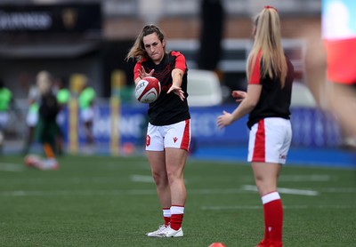 131121 - Wales Women v South Africa Women - Autumn Internationals - Courtney Keight of Wales during the warm up