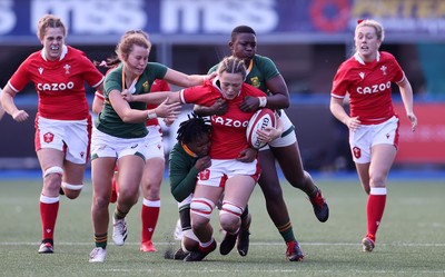 131121 - Wales Women v South Africa Women - Autumn Internationals - Alisha Butchers of Wales is tackled by Lindelwa Gwala and Nomawethu Mabenge of South Africa