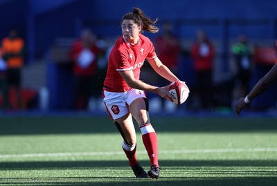 131121 - Wales Women v South Africa Women - Autumn Internationals - Robyn Wilkins of Wales