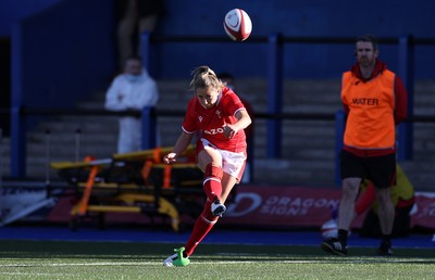 131121 - Wales Women v South Africa Women - Autumn Internationals - Elinor Snowsill of Wales kicks