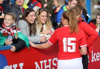 131121 - Wales Women v South Africa Women - Autumn Internationals - Players talk to family and fans at full time