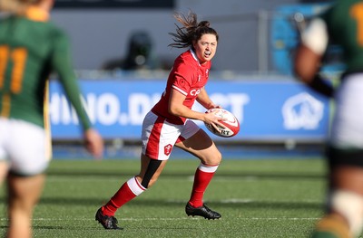 131121 - Wales Women v South Africa Women - Autumn Internationals - Robyn Wilkins of Wales