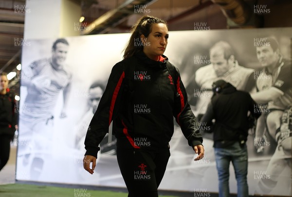 131121 - Wales Women v South Africa Women - Autumn Internationals - Courtney Keight of Wales arrives