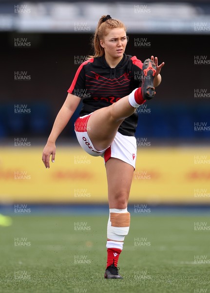 131121 - Wales Women v South Africa Women - Autumn Internationals - Niamh Terry of Wales during the warm up