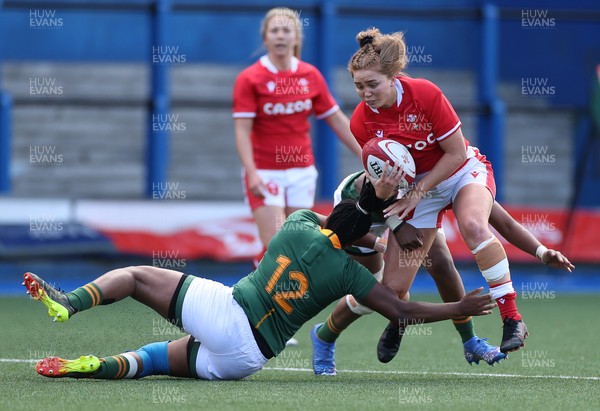 131121 - Wales Women v South Africa Women - Autumn Internationals - Niamh Terry of Wales is tackled by Chumisa Qawe of South Africa