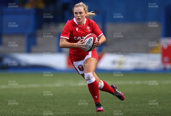 131121 - Wales Women v South Africa Women - Autumn Internationals - Megan Webb of Wales