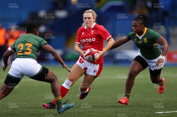 131121 - Wales Women v South Africa Women - Autumn Internationals - Megan Webb of Wales is challenged by Simamkele Namba of South Africa