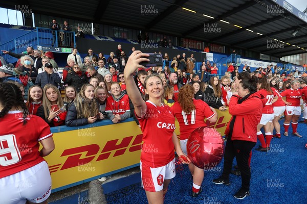 131121 - Wales Women v South Africa Women - Autumn Internationals - Elinor Snowsill of Wales takes a selfie with fans