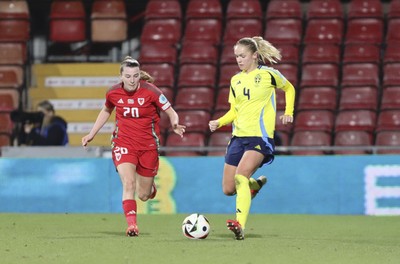 250225 - Wales v Sweden - UEFA Women's Nations League - Carrie Jones of Wales and Hanna Lundkvist of Sweden