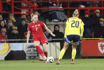 250225 - Wales v Sweden - UEFA Women's Nations League - Ceri Holland of Wales takes on Hanna Bennison of Sweden