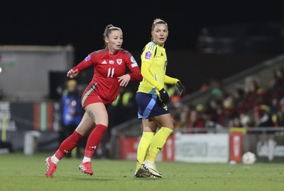 250225 - Wales v Sweden - UEFA Women's Nations League - Hannah Cain of Wales and Johanna Rytting Kaneryd of Sweden