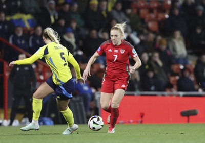 250225 - Wales v Sweden - UEFA Women's Nations League - Ceri Holland of Wales on the ball