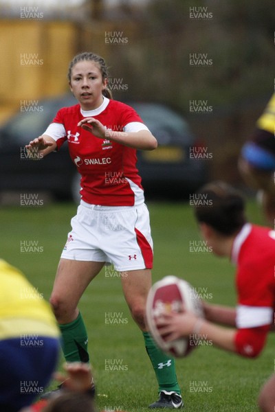 28.11.09 Wales v Sweden - Womens' Rugby International -  Wales' Elinor Snowshill waits for Amy day's pass. 