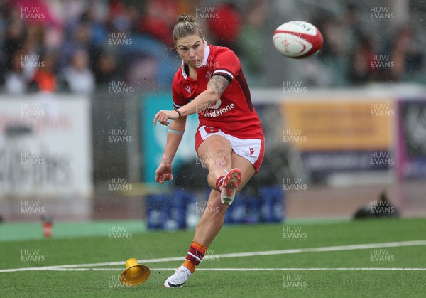 300923 - Wales Women v USA Women, International Test Match - Keira Bevan of Wales kicks conversion
