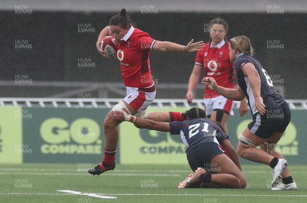 300923 - Wales Women v USA Women, International Test Match - Sioned Harries of Wales breaks away