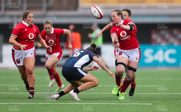 300923 - Wales Women v USA Women, International Test Match - Abbie Fleming of Wales passes to Kelsey Jones of Wales