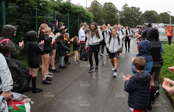 300923 - Wales Women v USA Women, International Test Match - The Wales Women’s team arrive at Stadium CSM to a guard of honour