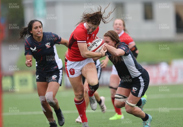 300923 - Wales Women v USA Women, International Test Match - Lisa Neumann of Wales charges for the line