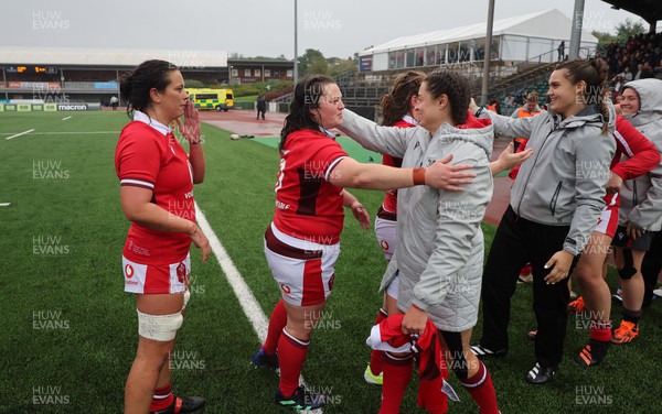 300923 - Wales Women v USA Women, International Test Match - Wales players congratulate each other at the end of the match