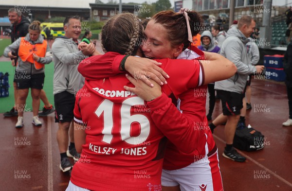 300923 - Wales Women v USA Women, International Test Match - Georgia Evans of Wales and Kelsey Jones of Wales congratulate each other at the end of the match
