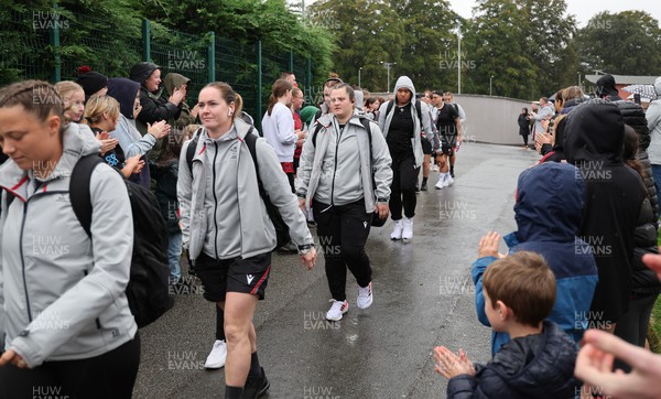 300923 - Wales Women v USA Women, International Test Match - The Wales Women’s team arrive at Stadium CSM to a guard of honour