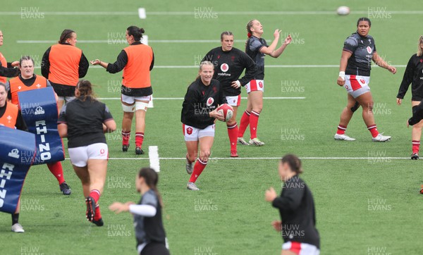 300923 - Wales Women v USA Women, International Test Match - Carys Cox of Wales of Wales during warm up