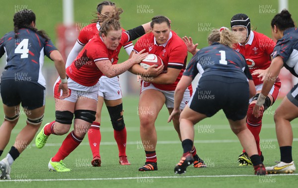 300923 - Wales Women v USA Women, International Test Match - Abbie Fleming of Wales and Gwenllian Pyrs of Wales charge forward