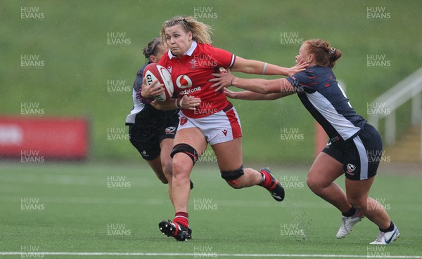 300923 - Wales Women v USA Women, International Test Match - Alex Callender of Wales breaks away