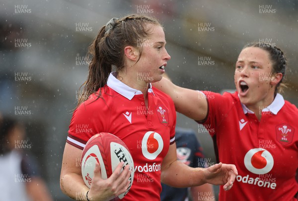 300923 - Wales Women v USA Women, International Test Match - Lisa Neumann of Wales celebrates after she races in to score try