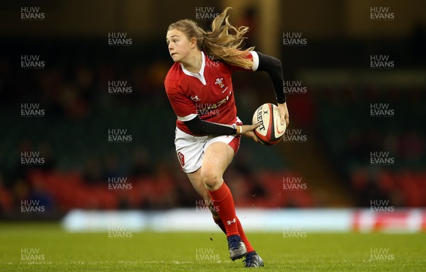 301119 - Wales Women v Women Barbarians - Lauren Smyth of Wales