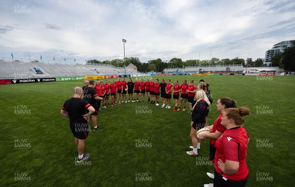 260822 - Wales Women Walkthrough - Wales Women team on the pitch at Wanderers Ground for the Walkthrough ahead of Canada Women v Wales Women